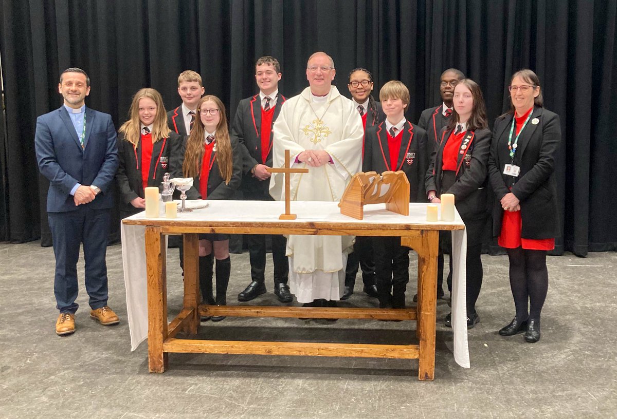 A blessing to worship with students & staff @TrinityHighMcr @DioManchester on Friday at their regular School Eucharist - sharing the joy of this Easter season.