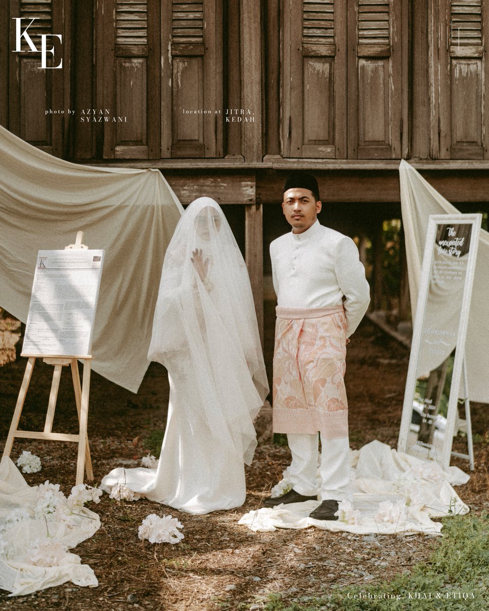 azyn_'s tweet photo. Wedding dekat Jitra, pastu semua cam blur nak outdoor kat mana sebab sekarang kan panas lit lit. I pun mintak izin client untuk go pusing cari port kejap, then jumpa abandon house tepi jalan.

Tengok barang apa ada kat rumah client, kita angkut bawak pi outdoor session! https://t.co/rvOp7T58oh