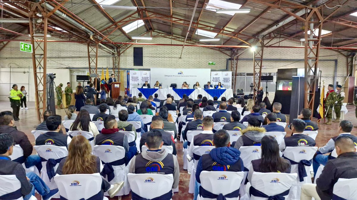 El gerente @EMCalleOficial participó en la ceremonia de inauguración del #ReferéndumYConsulta2024, organizado por @pichincha_cne. En la jornada electoral la #EEQ garantiza el suministro de energía eléctrica en la capital, a fin de contribuir al éxito de este proceso democrático.