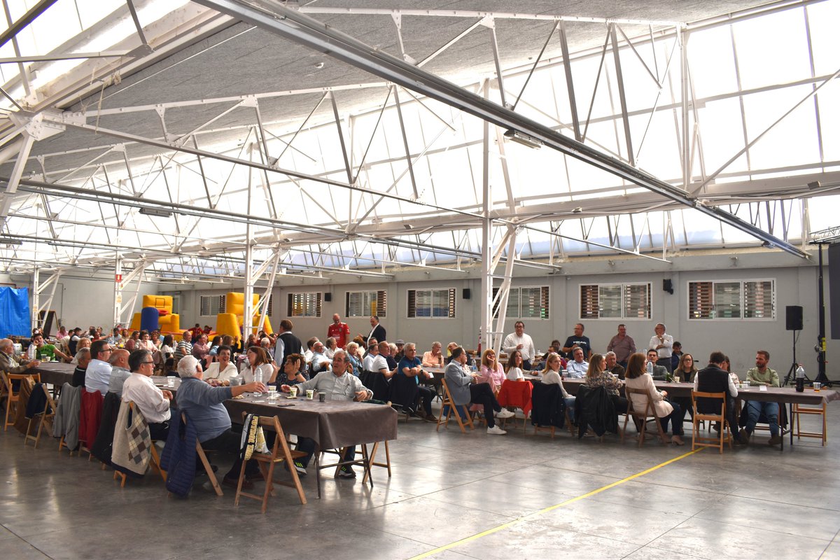 AytoTarazona's tweet photo. ⚽️ Este sábado tuvo lugar la fiesta del centenario del fútbol en Tarazona que reunió a más de 200 personas en el recinto ferial. 

Noticia: https://t.co/W2yPTD7E1D

#Tarazona #tarazona_deporte #villaeuropeadeporte2024 #centenariofutbolTarazona https://t.co/GVqMTkmAr2