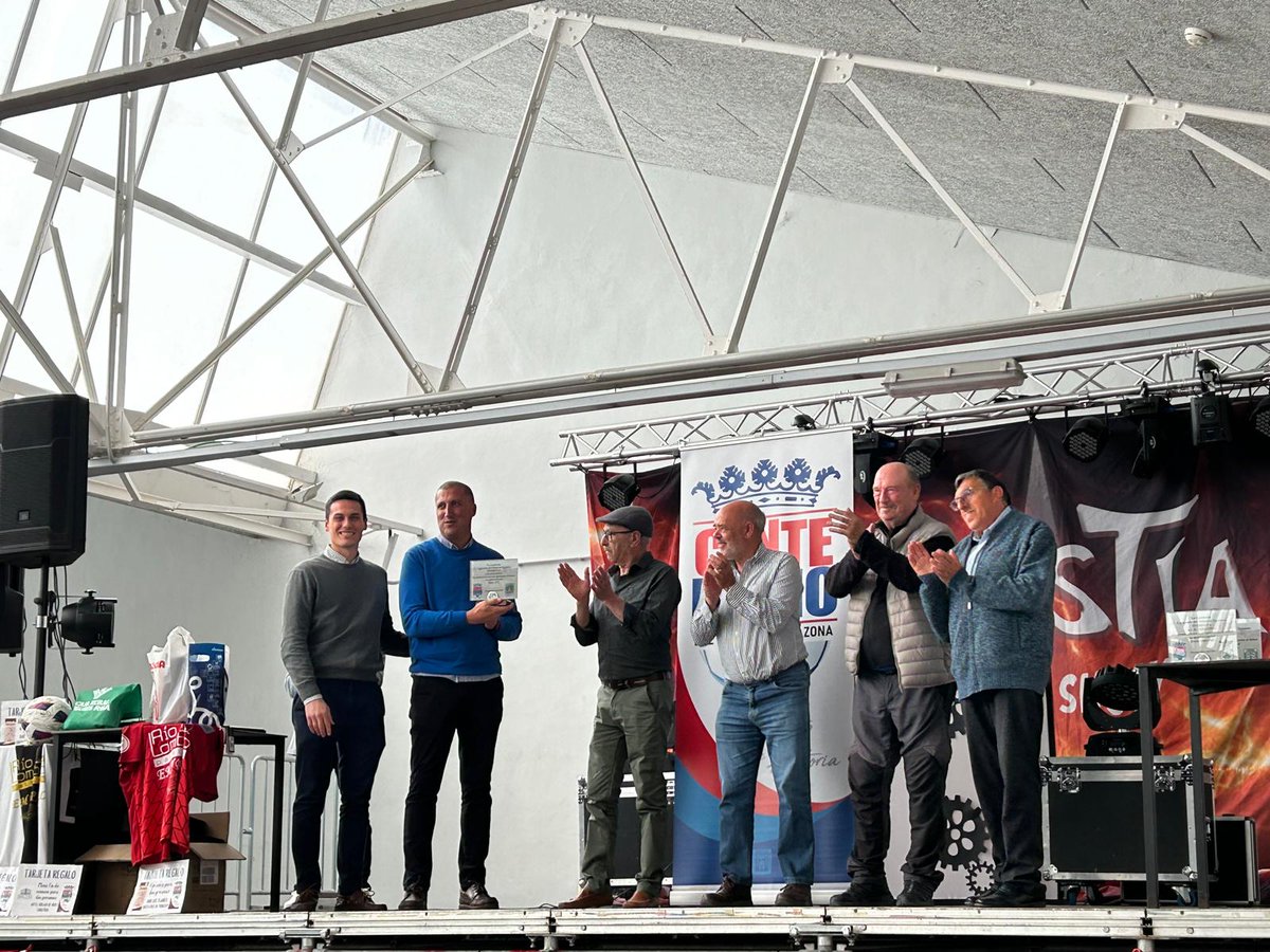 AytoTarazona's tweet photo. ⚽️ Este sábado tuvo lugar la fiesta del centenario del fútbol en Tarazona que reunió a más de 200 personas en el recinto ferial. 

Noticia: https://t.co/W2yPTD7E1D

#Tarazona #tarazona_deporte #villaeuropeadeporte2024 #centenariofutbolTarazona https://t.co/GVqMTkmAr2