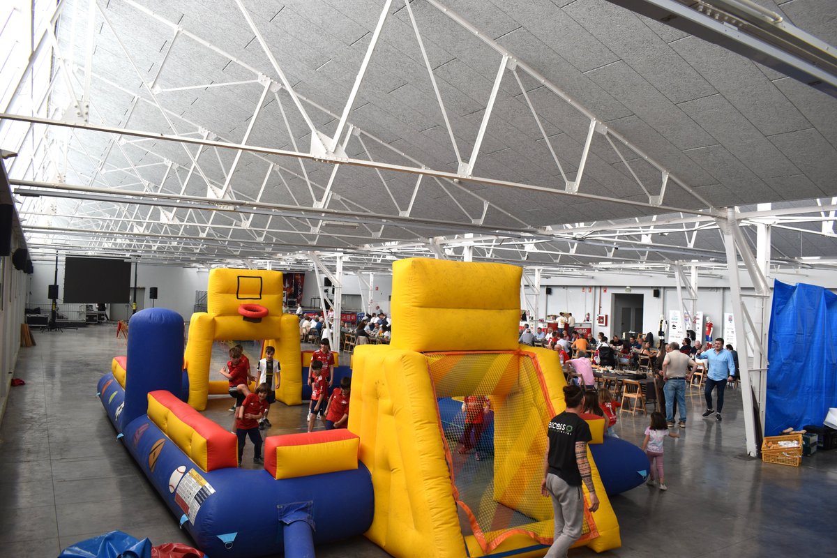 AytoTarazona's tweet photo. ⚽️ Este sábado tuvo lugar la fiesta del centenario del fútbol en Tarazona que reunió a más de 200 personas en el recinto ferial. 

Noticia: https://t.co/W2yPTD7E1D

#Tarazona #tarazona_deporte #villaeuropeadeporte2024 #centenariofutbolTarazona https://t.co/GVqMTkmAr2
