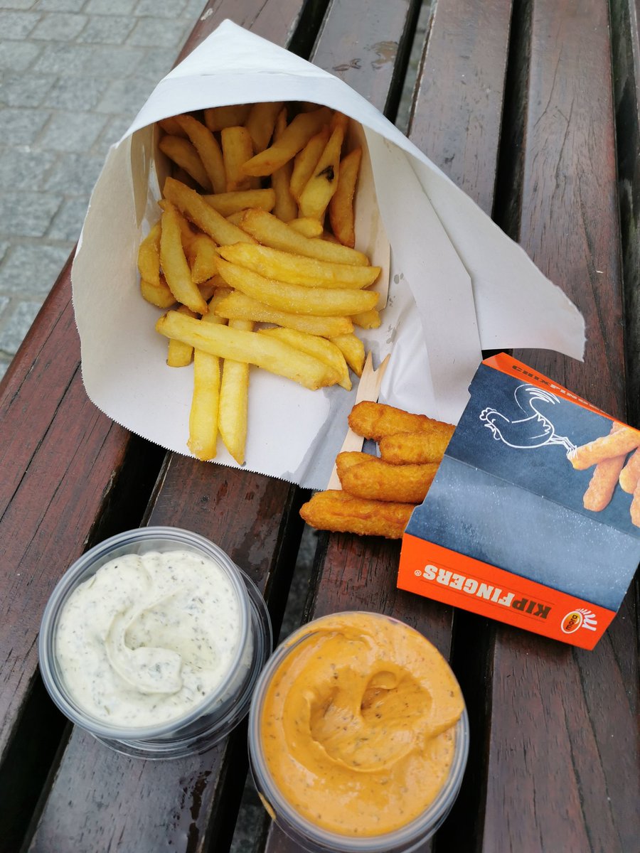 You know you live in Belgium when your #EPeeps is disappointed about your ⬇️🍟 consumption 😅 To improve my adherence to EP advice, guess what was for lunch today? 😉🤤 And this only few days before going to @escardio #ESCPrev2024 🙈