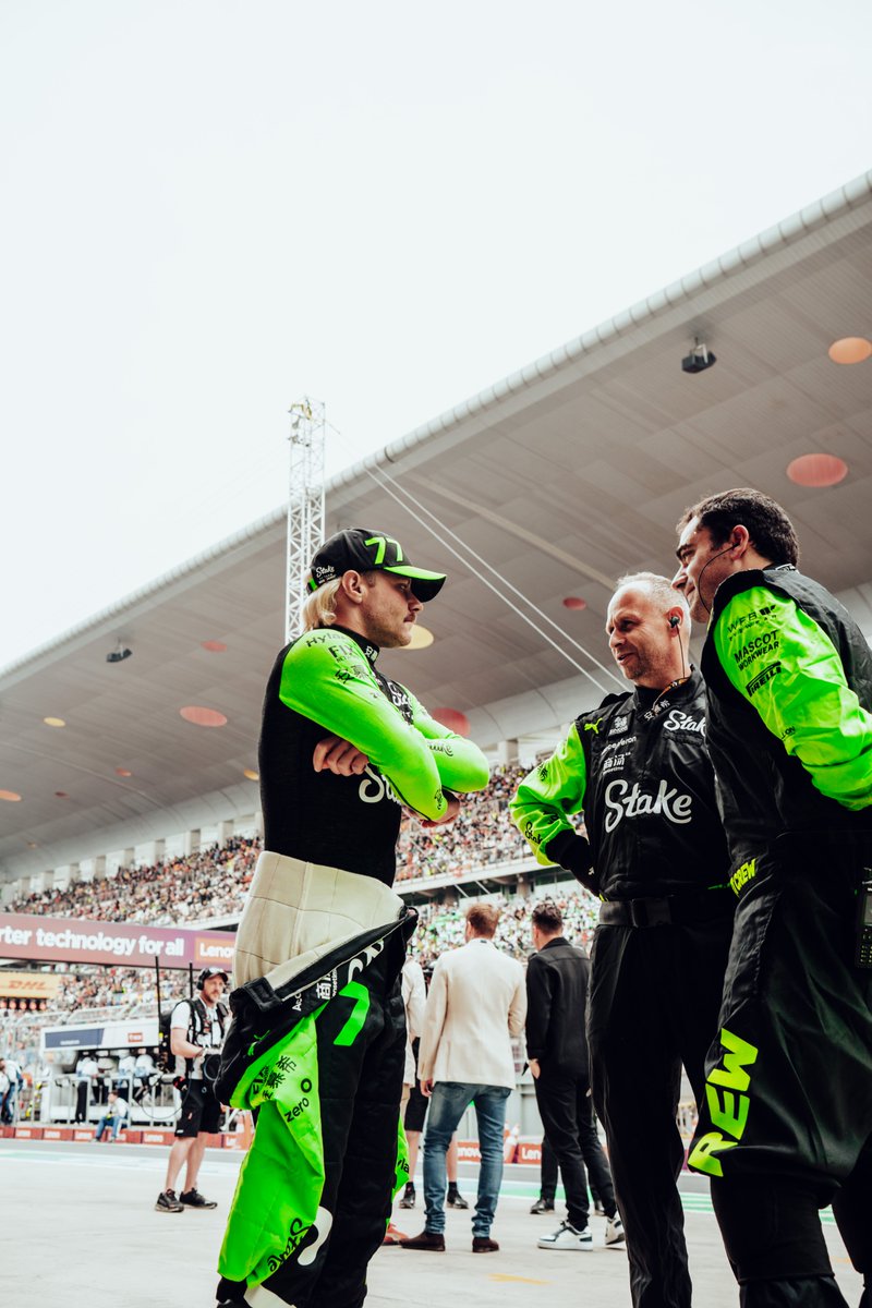 'A rather disappointing ending to a very promising weekend: starting from P10 put me in a good position and the race was going well overall until I suddenly lost drive and my engine turned off – something we’ll have to thoroughly investigate...' - @ValtteriBottas 💚 #ChineseGP