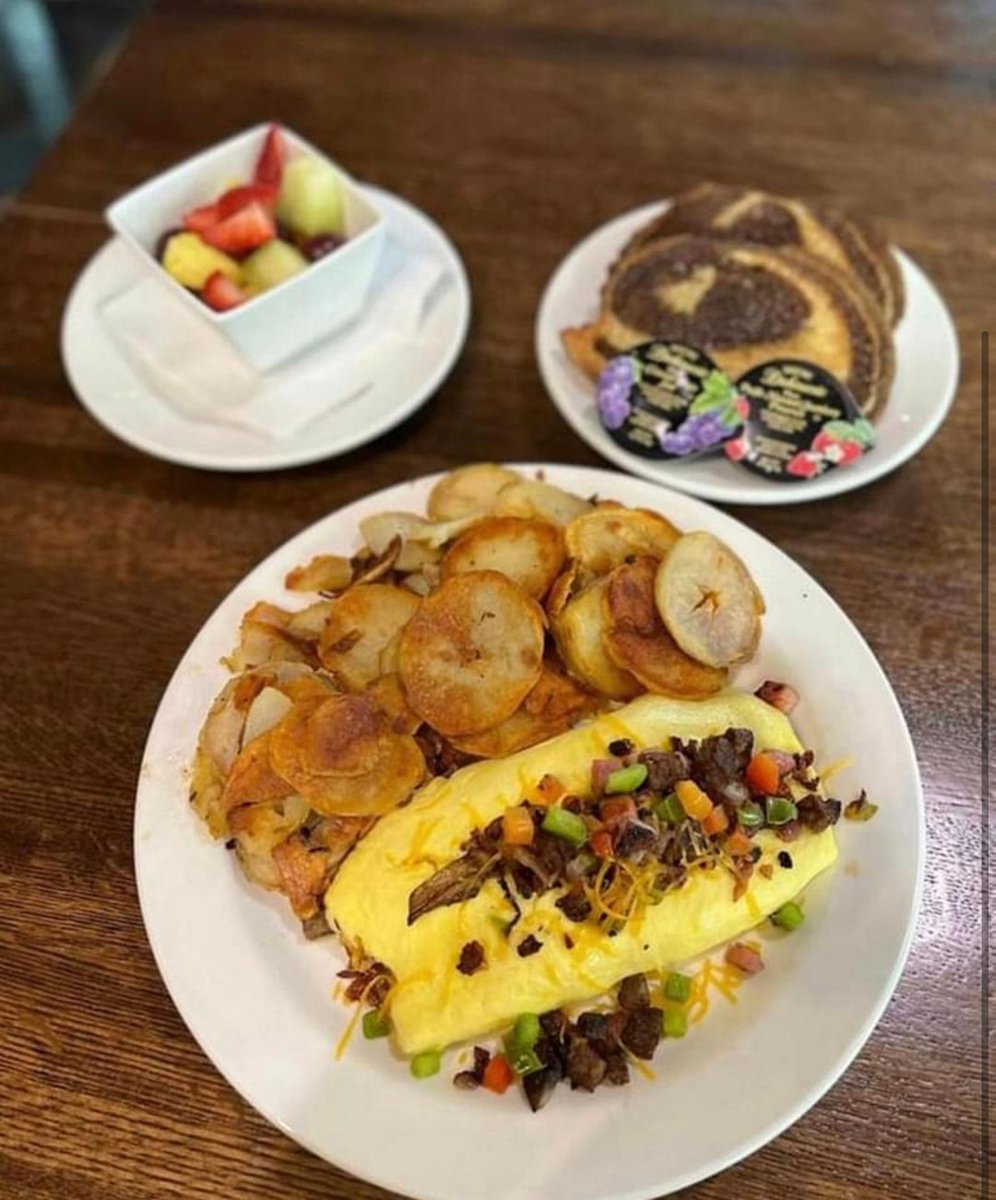 WaukeeHyVee's tweet photo. 🥞🍳Join your Waukee Hy-Vee for a delicious full service breakfast on this beautiful Sunday morning! 

Served daily from 6 a.m.-2p.m.🧇☕️ https://t.co/4sqLMGaDA2
