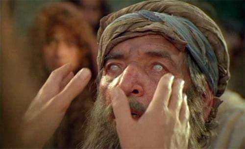 يعطى الأعمى نوراً ليرى، فاتحاً المنافذ التى كانت مغلقه 

- أحد المولود أعمى ❤