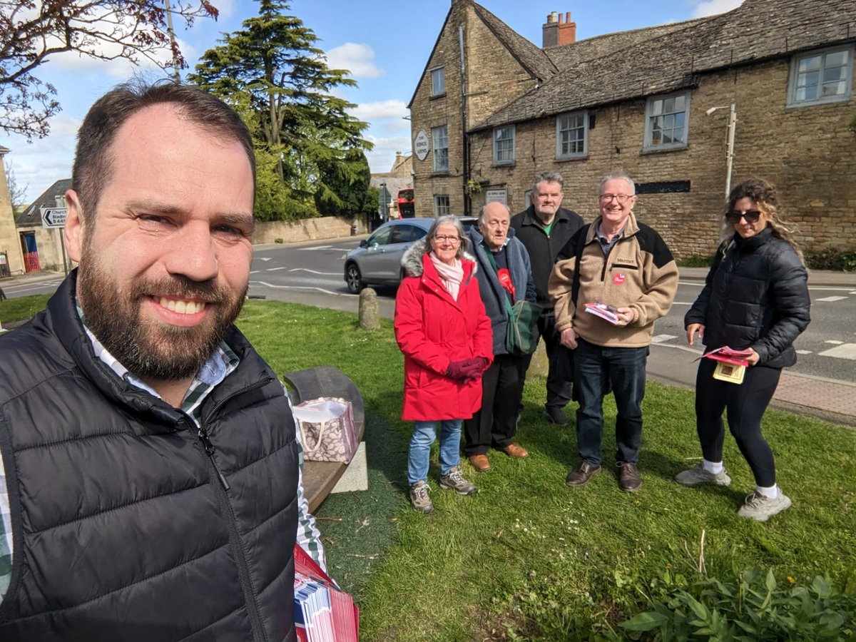 We had teams out in Banbury & Chipping Norton this morning. Residents telling us they are ready for a fresh start on May 2nd after years of Conservative failure. #LabourDoorstep