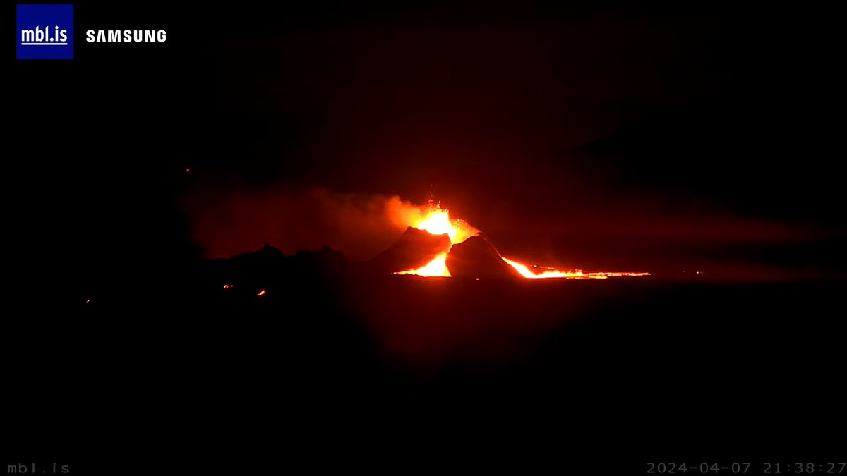 🇮🇸 🌋 Reykjanes - Svartsengi  🟧

I ask myself all the time whether the 2nd crater in the lake has reactivated ... - .... and then something occurred to me

Do you still remember this day ?

Has the lower exit of the crater shifted ?
Is it now “ in the back right corner ” ?

1/2