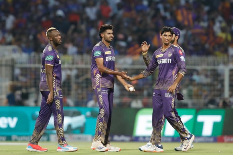 Two early wickets for KKR! RCB: 52/2 after five overs @NewIndianXpress #TATAIPL #KKRvsRCB