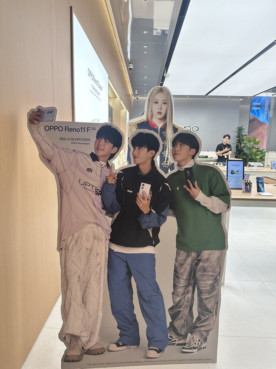 #MoonbyulTheStandee Ep 1: 
Meeting Other Standees