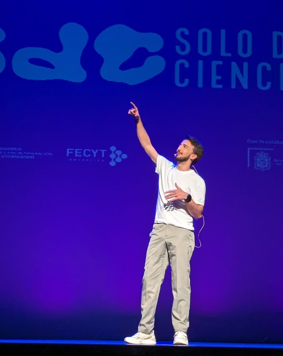 Adrianmatii's tweet photo. ¡¡Nos vemos en la final de #SoloDeCiencia!!

El pasado jueves me seleccionaron como uno de los finalistas de este increíble concurso de monólogos científicos organizado por @FECYT_Ciencia  ¡Todavía no me lo creo!

Al final Marte estaba más cerca de lo que pensábamos.⬇️🧵 https://t.co/gy9RtNKWFf