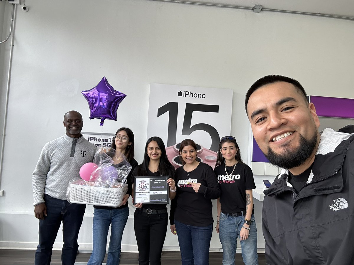 Cesar Reyes (@cesarreyes17) on Twitter photo Always great recognizing top talent and this door is all about the hustle! Congrats to the Albany Park store finishing 157 nationally in March 💪🏽👏🏽
<a href="/LizMorelos3/">Liz Morelos</a> <a href="/WinstonAwadzi/">Winston Awadzi</a> <a href="/thayesnet/">Terry Hayes</a> Always great recognizing top talent and this door is all about the hustle! Congrats to the Albany Park store finishing 157 nationally in March 💪🏽👏🏽
<a href="/LizMorelos3/">Liz Morelos</a> <a href="/WinstonAwadzi/">Winston Awadzi</a> <a href="/thayesnet/">Terry Hayes</a>