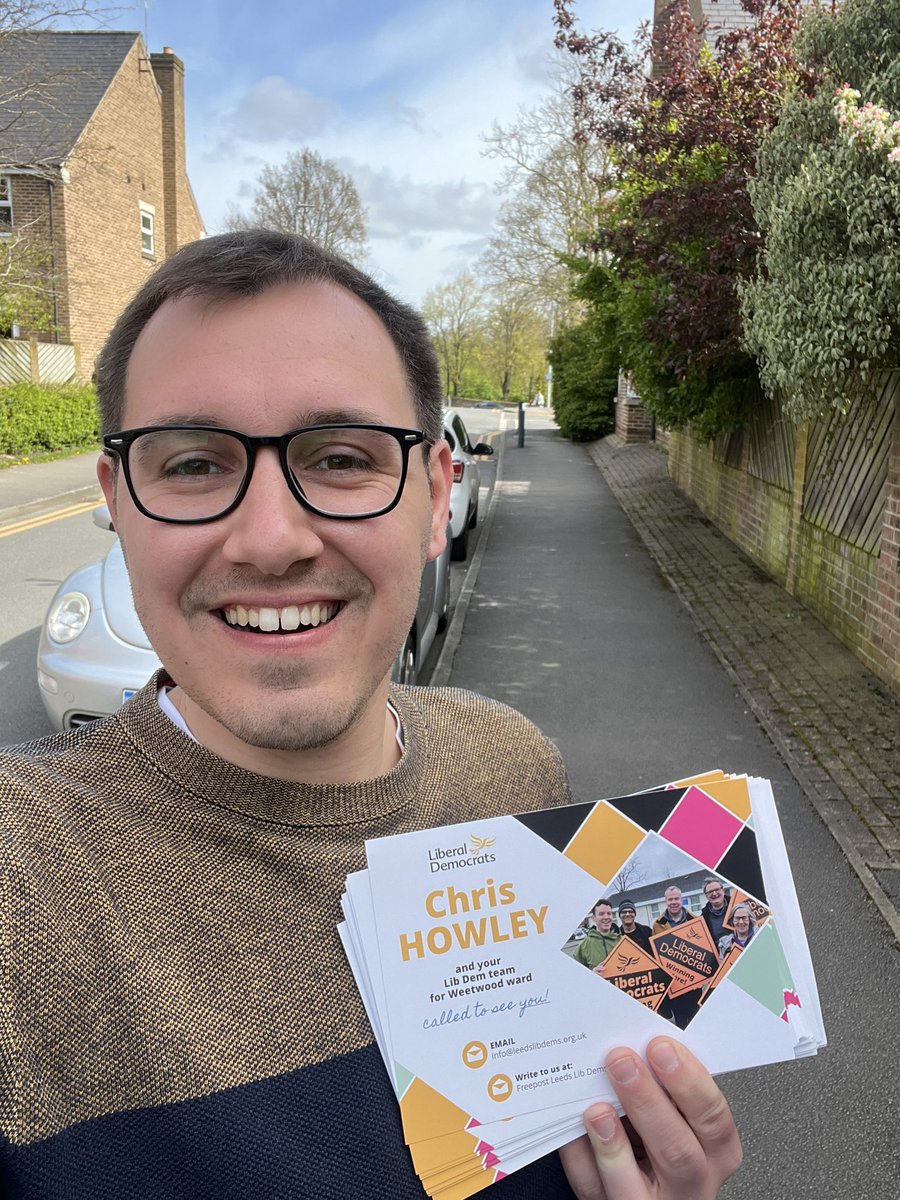 Tom’s local election tour of Yorkshire continues with me in Leeds today, supporting Chris Howley & the Lib Dem Team 🔶 Chris is a fantastic local champion & lots of residents are saying that they need him back on the council to hold the failing Labour Council to account 🗳️