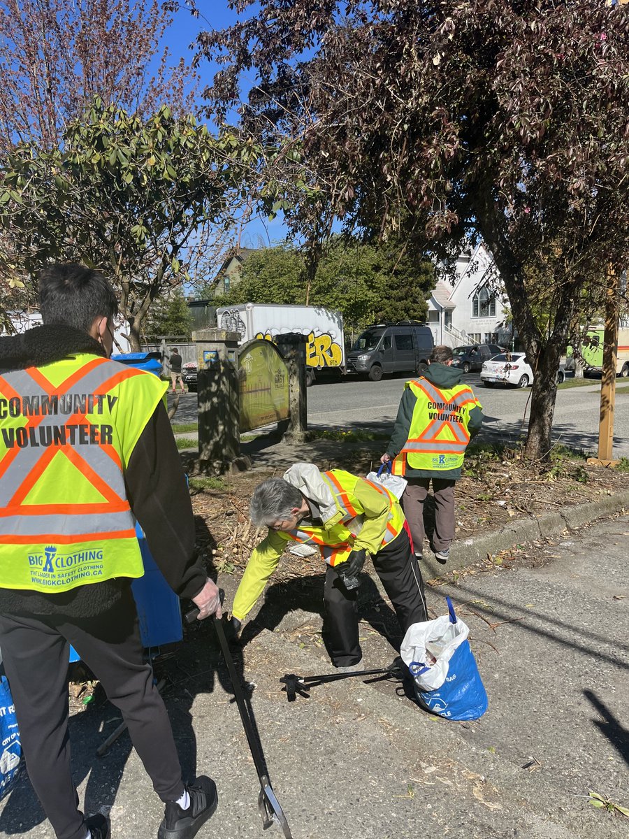 Lovely #Saturday #morning as our #team of #community #volunteers head out to take out to keeping #EastVan #HastingsSunrise #neighbourhood clean! Join us on our next cleanup session on June 1 at 10 am.

Details: hastingssunrisecpc.com/community-clea…