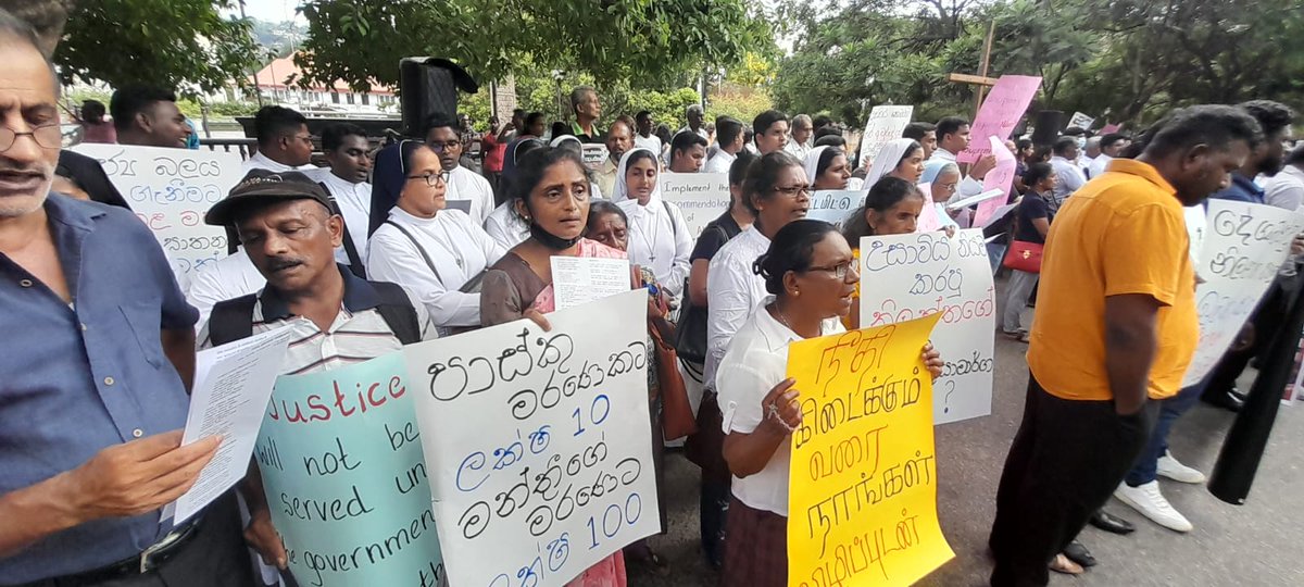 5 years since the #EasterSundayAttacks in #lka Still no justice or accountability! Protest held in Kandy 📸 Sarah Arumugam