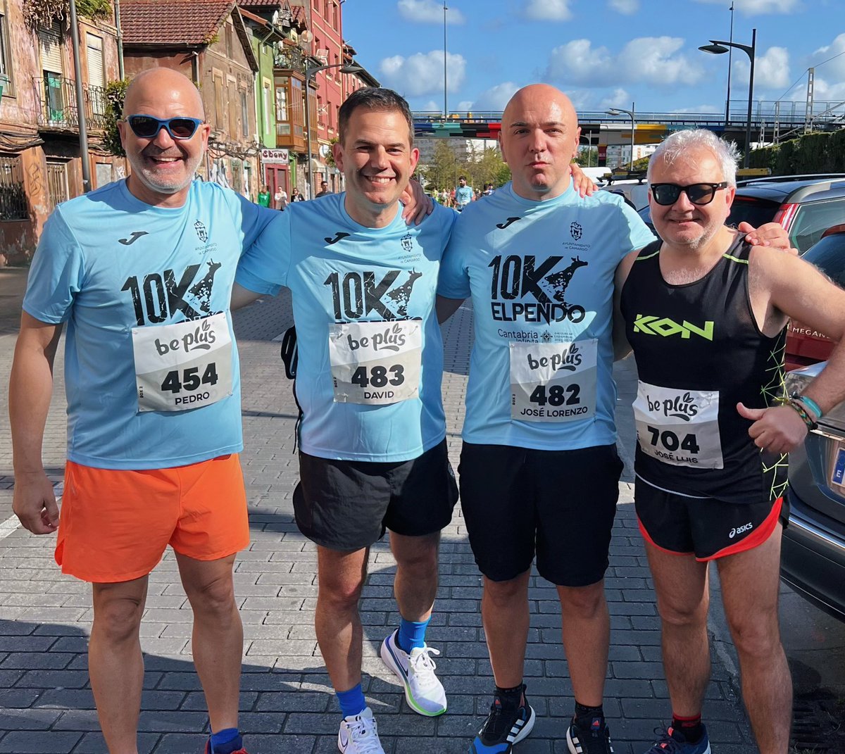 Nuevo reto #10kmElPendo Con incidencia organizativa incluida que no deslució un soleado ☀️ día de #running con @davidcantarero Hoy nuestra foto con amigos de los que seguimos sus consejos!!! @plopezmolinillo #nohayfindesinrunning #running #runner #run #runningcommunity