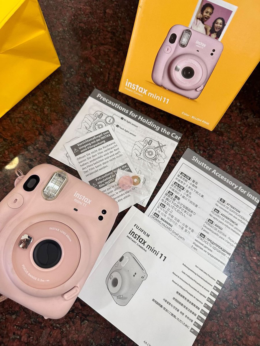 asl1422's tweet photo. INSTAX MINI 11 (blush pink) DIJUAL CEPAT 
&amp; Kondisi second 100% LIKE NEW !!
Kelengkapan: cam, strap, manual book, user guide, kartu garansi, box, shutter button accessories.
* Tombol, flash aman normal, view finder bersih, body muluss
* Minus: -
#instax #jual #jualbeli https://t.co/OTunsFEWM6