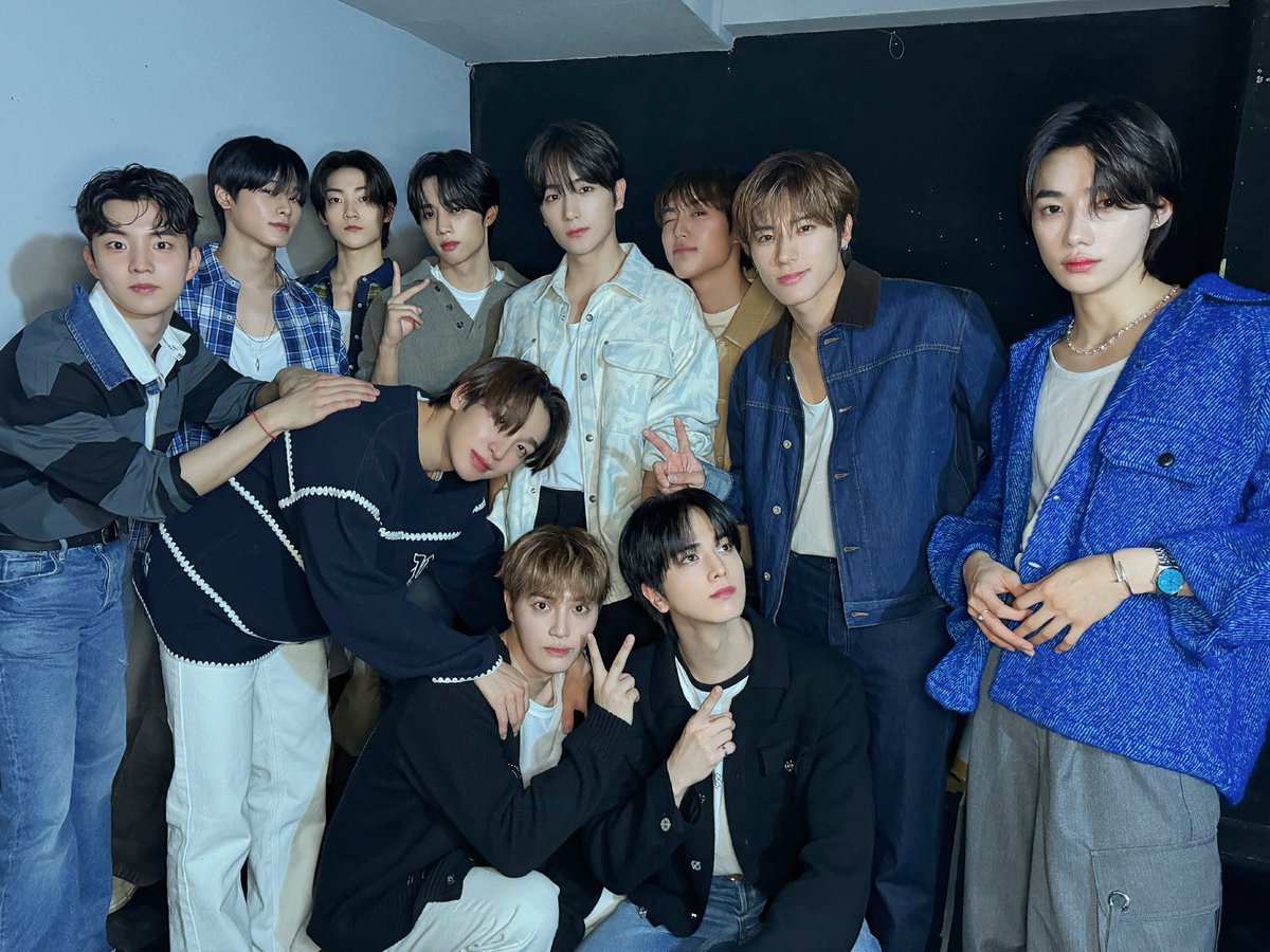 IST_THEBOYZ's tweet photo. [📸] 더보이즈 오늘의 팬사인회, 제너레이션 DVD/QR 상영회 완료✨ 더비로 가득했던 행복했던 일요일💕 앞으로도 더보이즈와 함께 행복한 시간 많이 만들어요❤️‍🔥

#THEBOYZ #더보이즈 https://t.co/2zWI0xA0uW