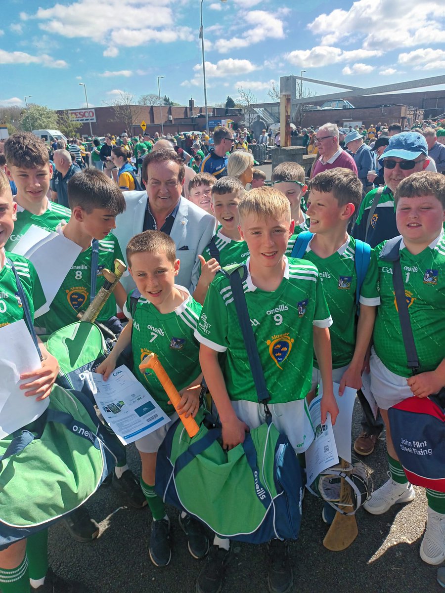 Green & White Publications tweet media