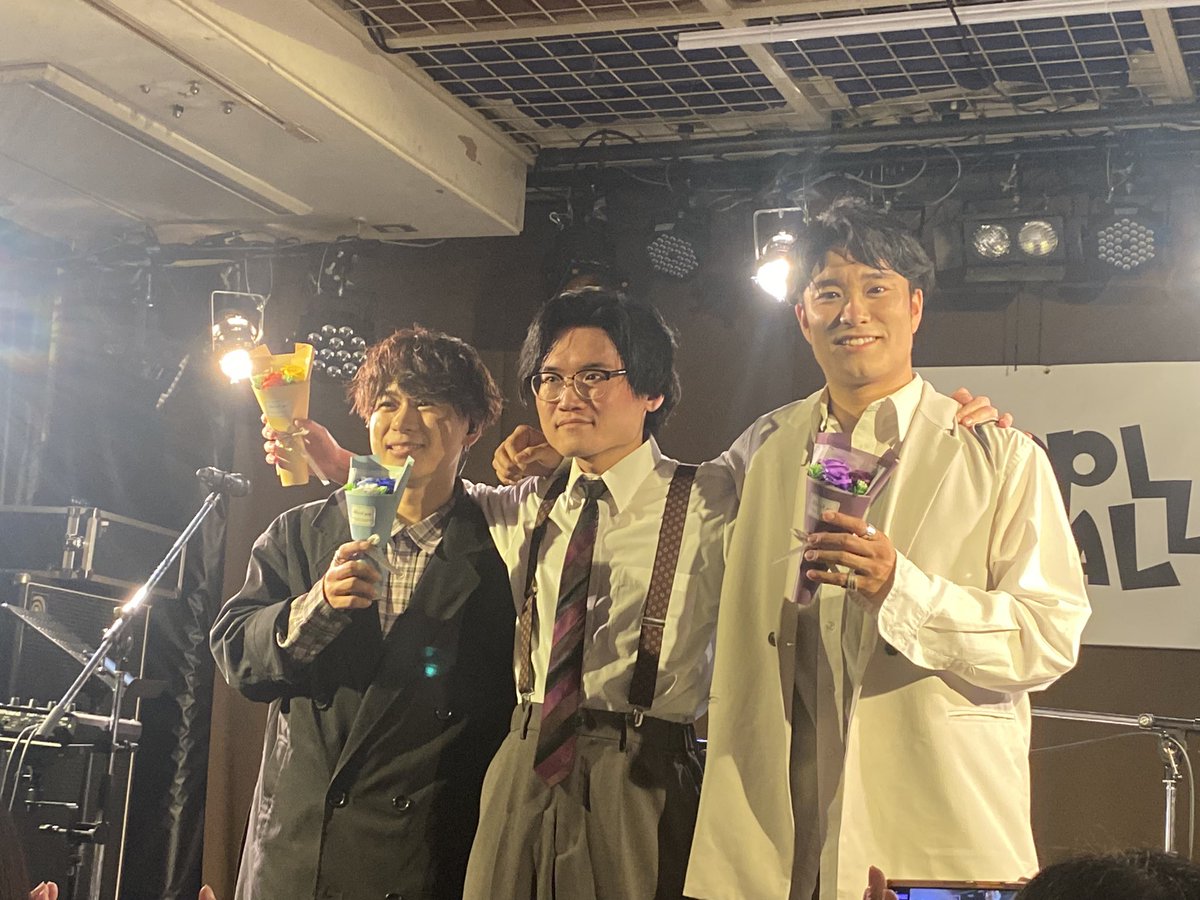miyuki_3bee's tweet photo. 今日のセトリやばすぎ
特に『はなればなれ』からの
『あなたへ』
『あなたへ』を初めて聴いた時
ものすごく刺さった😭
都度胸熱になるけど
涙したのはいつぶりだろう？
鬼の目にも涙ってやつよね笑
泣いたり笑ったり飛び跳ねたり
今日もほんと最高でした✨
＃PONGEE
#KIRAKIRA
#MorePassion
#StepHALL https://t.co/Vcsa2o4BMZ