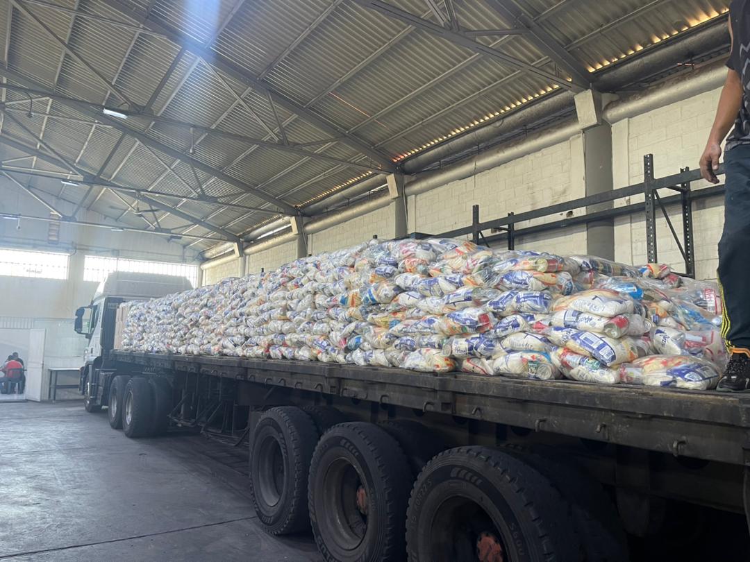 #Enterate || Durante este #12Abr a través de Alimentos de Sucre se atendieron 8 mil 630 familias del municipio Montes con la distribución de combos CLAP. 

@GPintoVzla
#PoderPopularEnVanguardia
#SucreEnConsultaVictoriosa