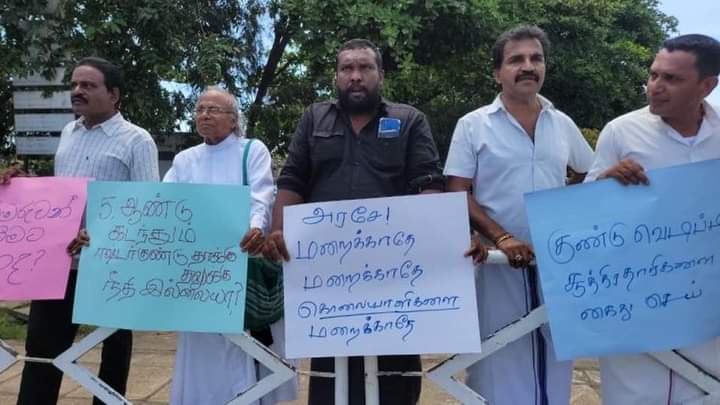 5 years since the #EasterSundayAttacks in #lka Still no justice or accountability! Protest held in Batticaloa.