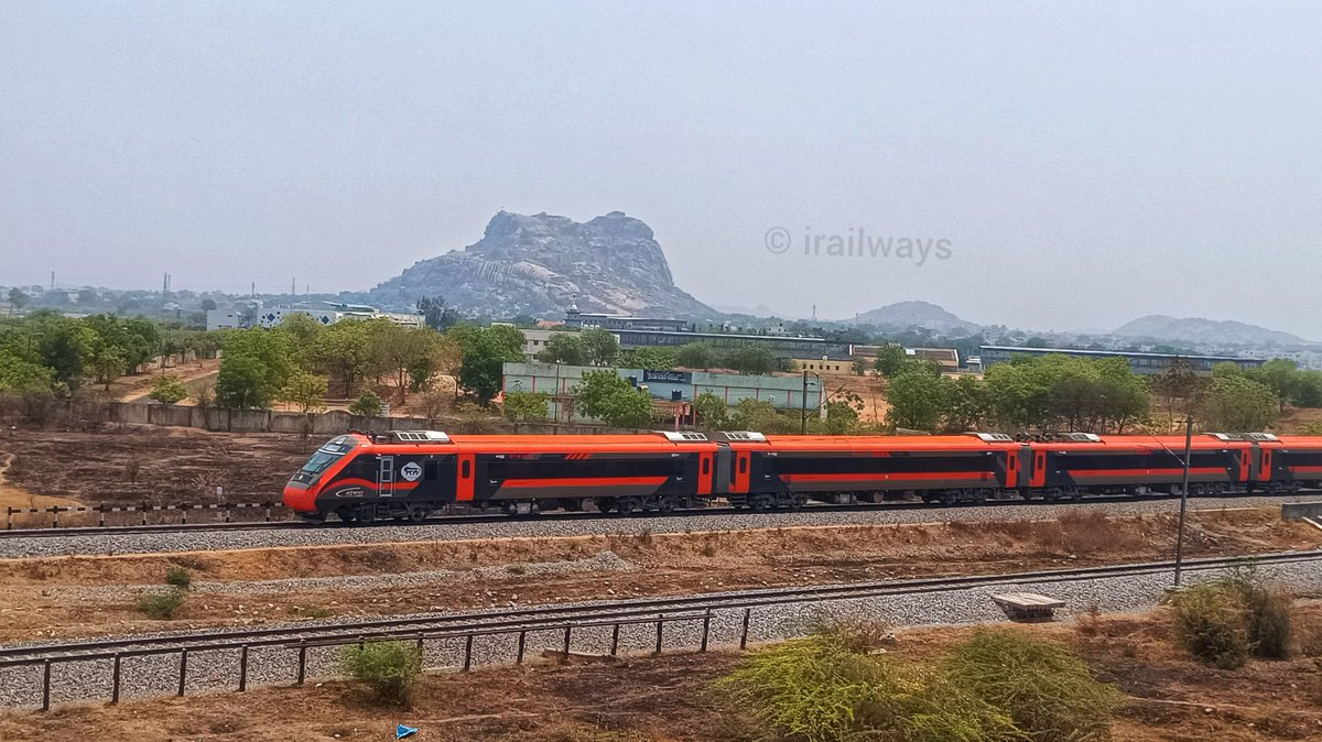 Vande Bharat with fort in Background ✨ . In Frame 22231 Kalaburagi - SMVT Bengaluru Orange Vande Bharat passing via #yadgir with yadgir fort in Background #irailways #IndianRailways #Vandebharat @AshwiniVaishnaw @RailMinIndia @SWRRLY @Central_Railway @SCRailwayIndia @KARailway