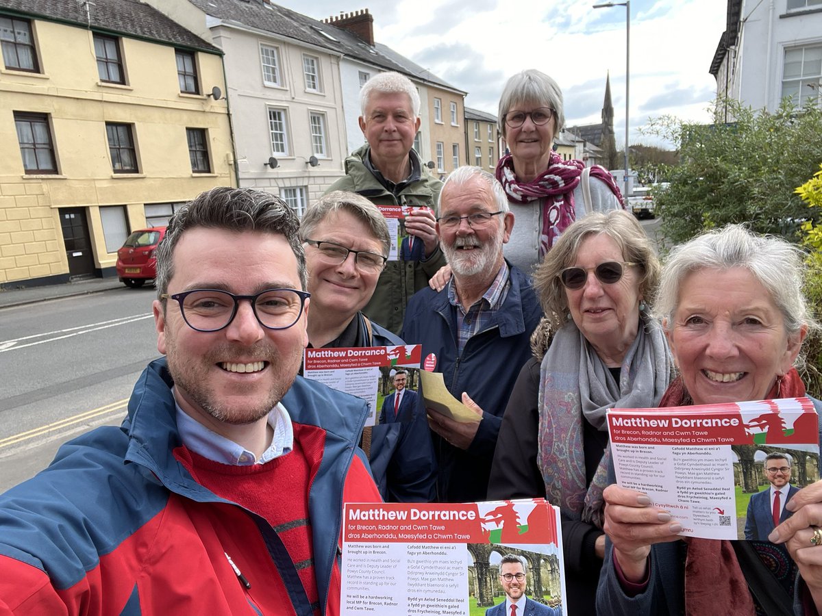 MatthewDorrance's tweet photo. I’ve been out knocking doors with Cllr Liz Rijnenberg, Cllr Chris Walsh and the local action team this morning. We’re listening to residents views and talking about the difference a UK Labour government will make.
Sign up to support my campaign: https://t.co/Ma2BRU9XJm https://t.co/0kDxXBLvuD