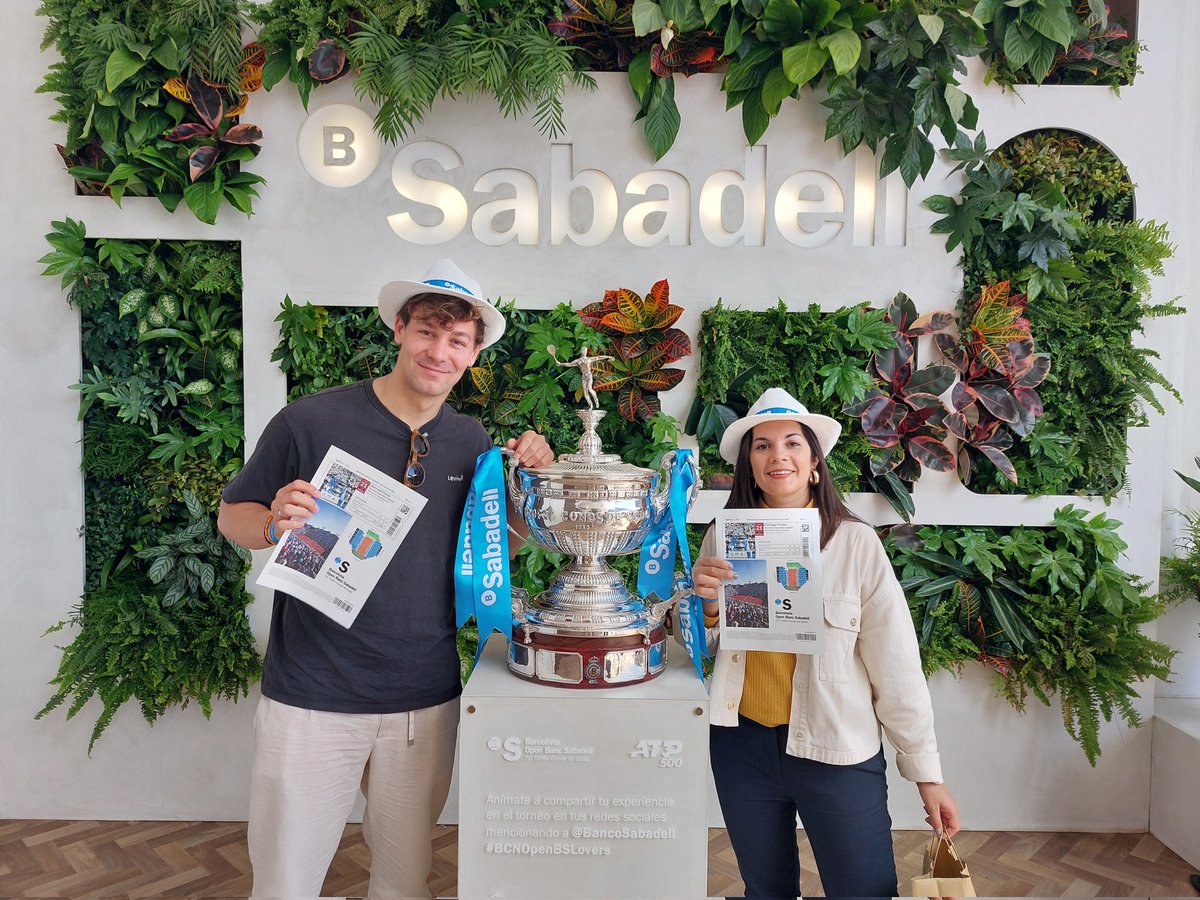 BancoSabadell's tweet photo. Lucía (@OtraCronopia) y Javier (@14trias) son las personas ganadoras de los sorteos #BCNOpenBSLover que hemos organizado este año en el #BCNOpenBS.
¡Enhorabuena! 👏
Esperamos que disfrutéis de esta gran jornada en el @rctb1899 y de la emocionante final del @bcnopenbs https://t.co/0zNgt5FiZa