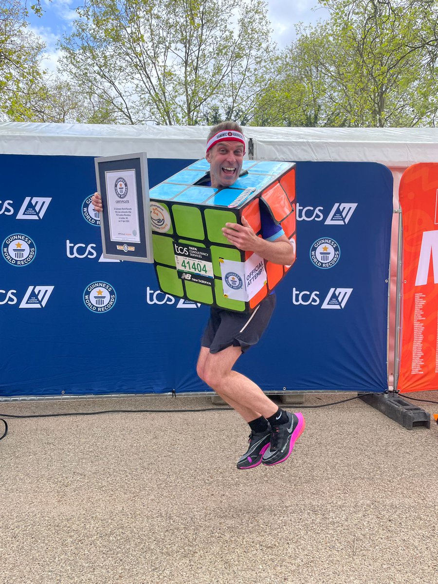 Congrats Ian Howard for a fantastic race 💨👟
Fastest marathon dressed as a rotating puzzle cube (male) 
#LondonMarathon