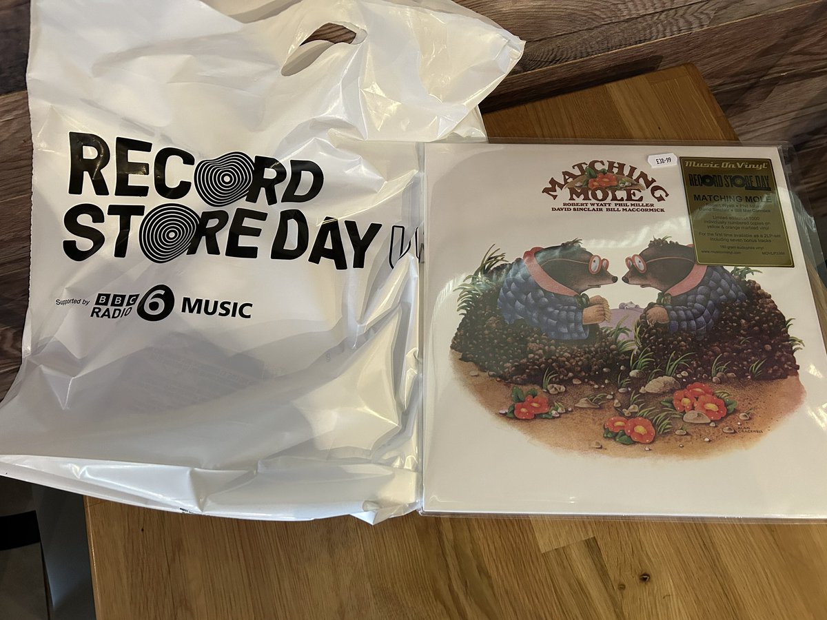 @lozziepop89 I just popped into your neck of the woods to buy something RSD24 from @DiginRecords, nice place, friendly service.