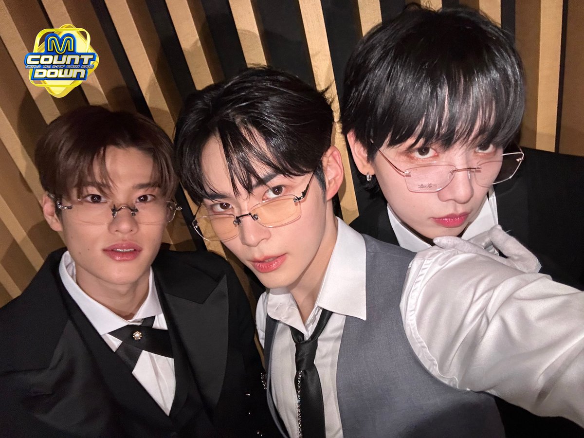 singhanbin's tweet image. Shineemeongdocat's special 100th day. Ready to be your handsome butler. We invite all young ladies and masters. We will serve you better and proper.