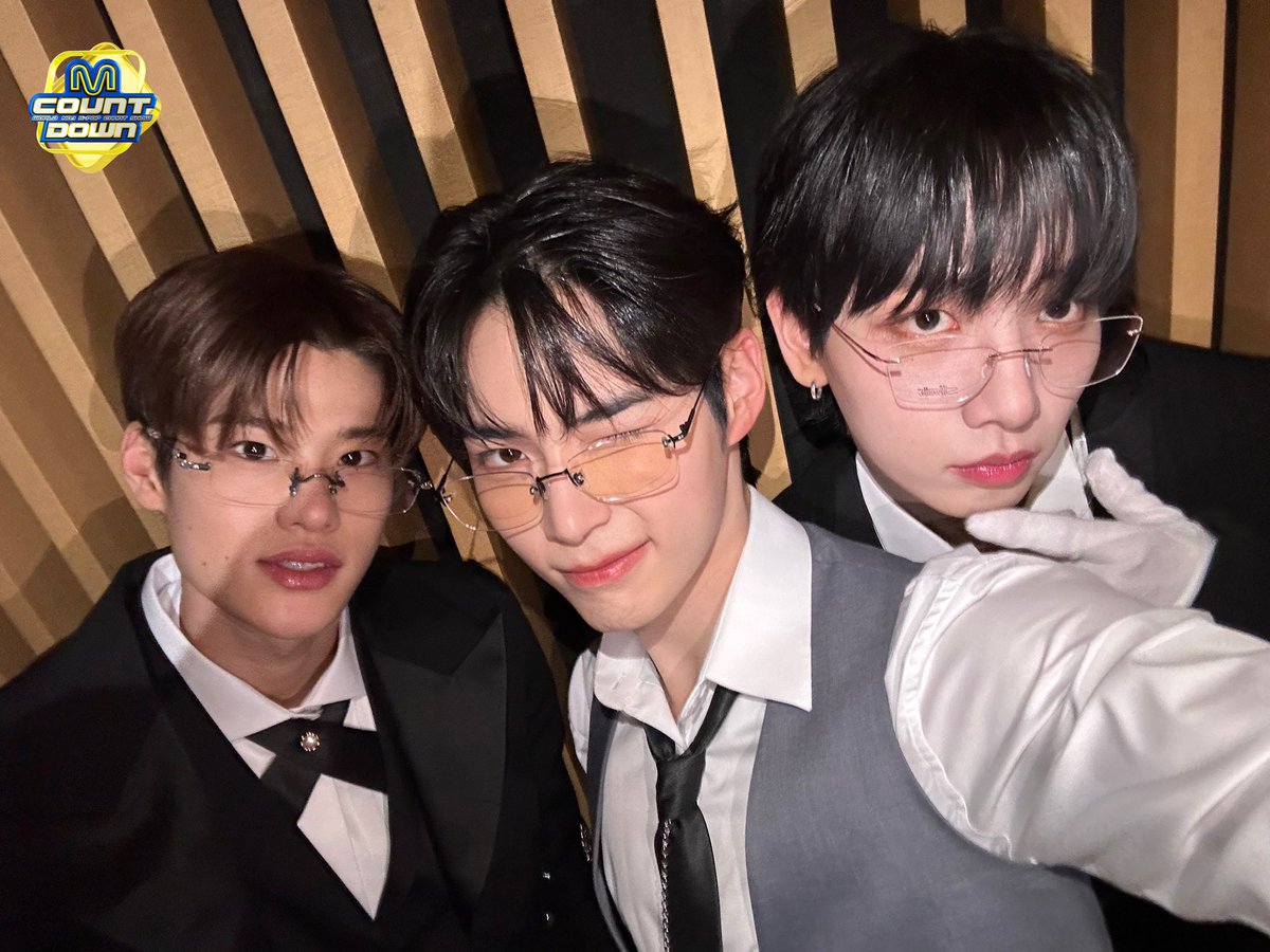 singhanbin's tweet image. Shineemeongdocat's special 100th day. Ready to be your handsome butler. We invite all young ladies and masters. We will serve you better and proper.