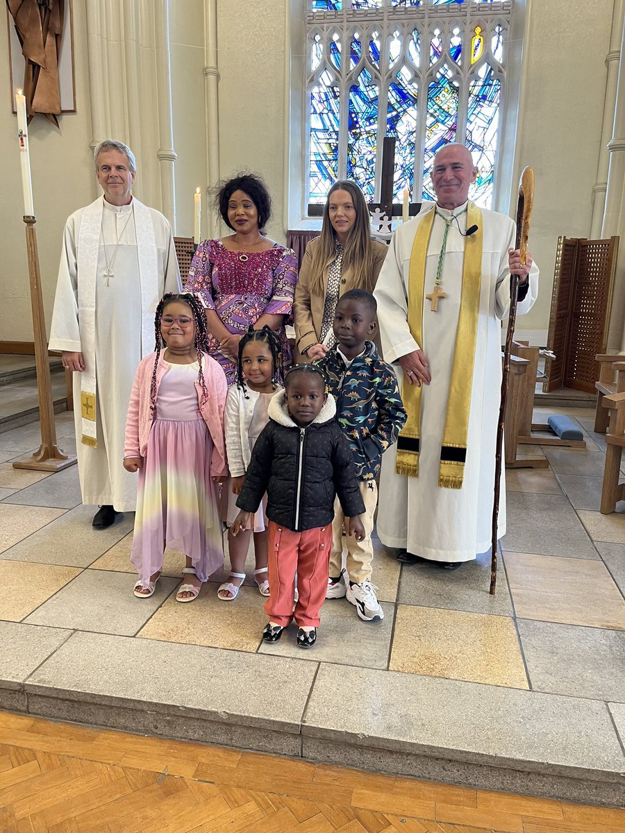 Glorious morning @StBramall for six baptisms & thanks to +Brian of Argentina for his encouraging sermon. #GoodShepherd #LightsforChrist @DioceseofSheff