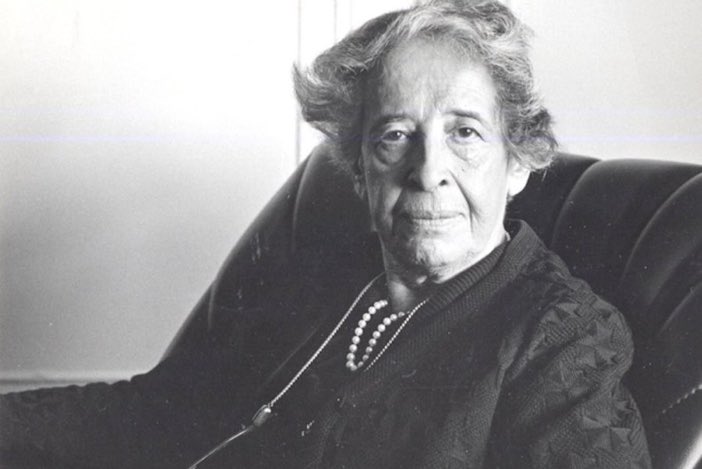 « Politiquement, la faiblesse de l'argument du moindre mal a toujours été que ceux qui choisissent le moindre mal oublient très vite qu'ils ont choisi le mal. »
Hannah Arendt