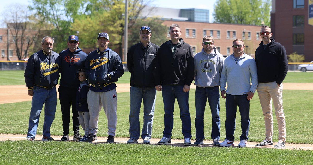 MUKNIGHTS25's tweet image. Recognition yesterday of two @MarianUBaseball alumni groups.
The 2004 Mid Central Conf. Champions and the 2019 Crossroads League Trny Champions. The two teams combined for 62 wins during their championship runs including 8 NAIA post season wins.
