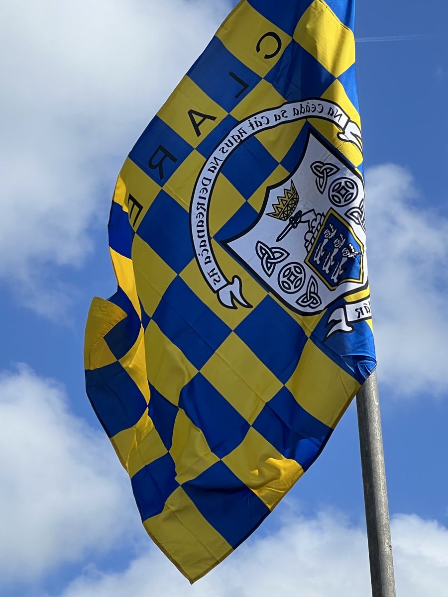 Fantastic atmosphere in Ennis today. 
#UpTheBanner 💛💙