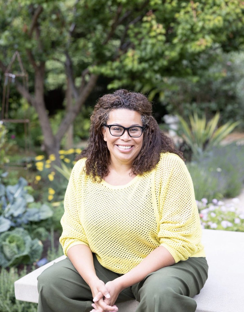 Smithsonian Gardens is partnering with the @NMAAHC and to bring you Let's Talk African American Gardens. Join us Thursday, April 25th at noon for a free garden chat on Creating Life Changing Outdoor Spaces for Beauty, Harvest, Meaning and Joy with Leslie Bennett: