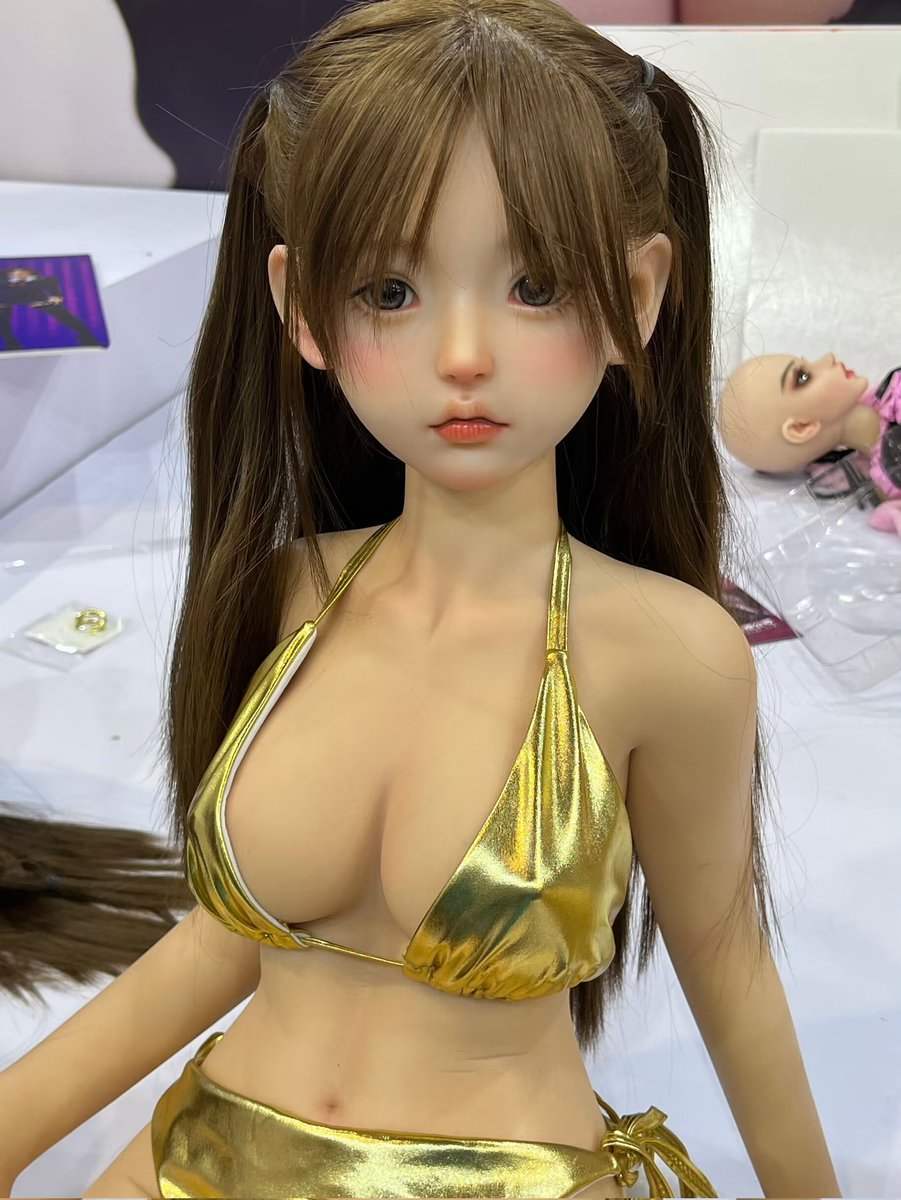 Subxhmx's tweet photo. 上海成人展，科技改变生活，现在玩具做的越来越逼真了😍 https://t.co/r2LC3jfO8G