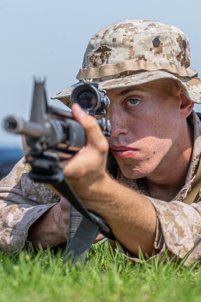 USMC's tweet photo. #MarineCorps Recruits with Bravo Company, 1st Recruit Training Battalion, undergo Grass Week on @MCRDPI, April 16.
During Grass Week, recruits learn the fundamentals of marksmanship in preparation for live-fire with the M16A4 Service Rifle.
#USMC #Training https://t.co/1wtl3nxsRI