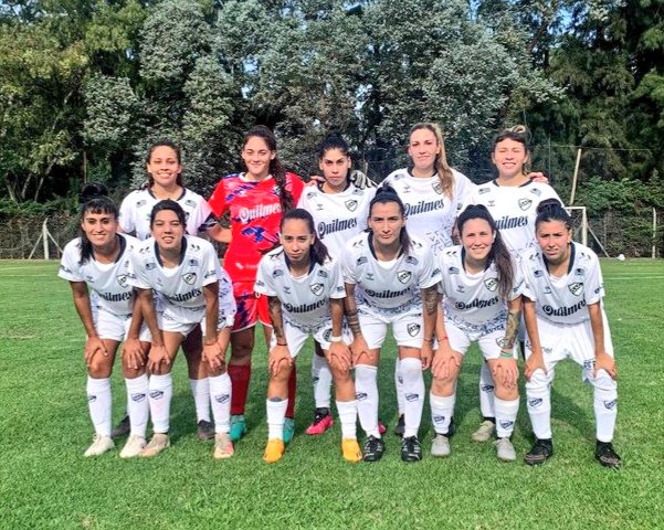 #FutbolFemenino Un debut a puro gol: Claypole 1-Quilmes 4 (Liz Méndez, Daiana Villegas, Noelia Rodríguez y Brenda Barrionuevo). 

#PrimeraC/#ZonaA/#Fecha1