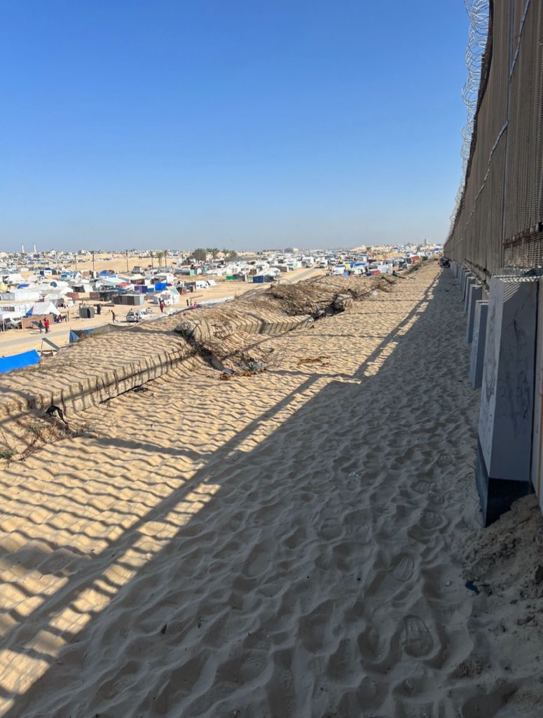 this wall between Rafah and Egypt is the line between life & death, safety & bomboing! To cross, each one must pay $5000. We've gathered enough for 2 adults out of 10. Help us get the rest of our family across! 🔗gofund.me/0bb68d82 DONATE even $10 can help + RT RT RT