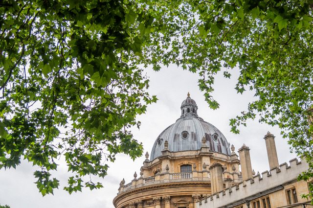 Trinity Term has arrived! We wish everyone across the division a happy, productive & (hopefully 🤞) sunny eight weeks ☀ We'll be sharing research, posting news & celebrating successes from all of the Social Sciences departments, so make sure you keep an eye out.