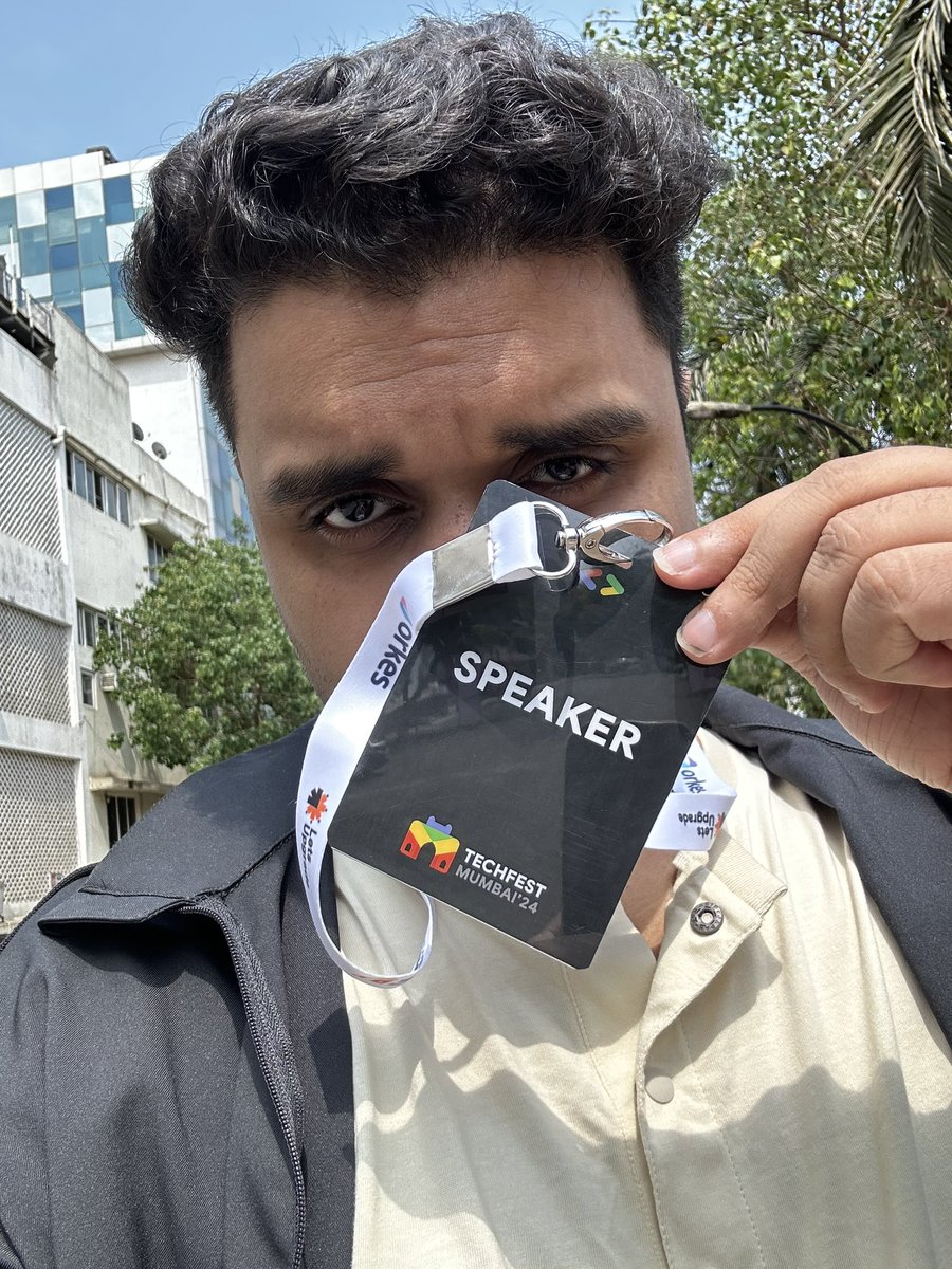 swpnlbrkr's tweet photo. Speaking and roasting here @gdscvit https://t.co/K2McpVHmF0