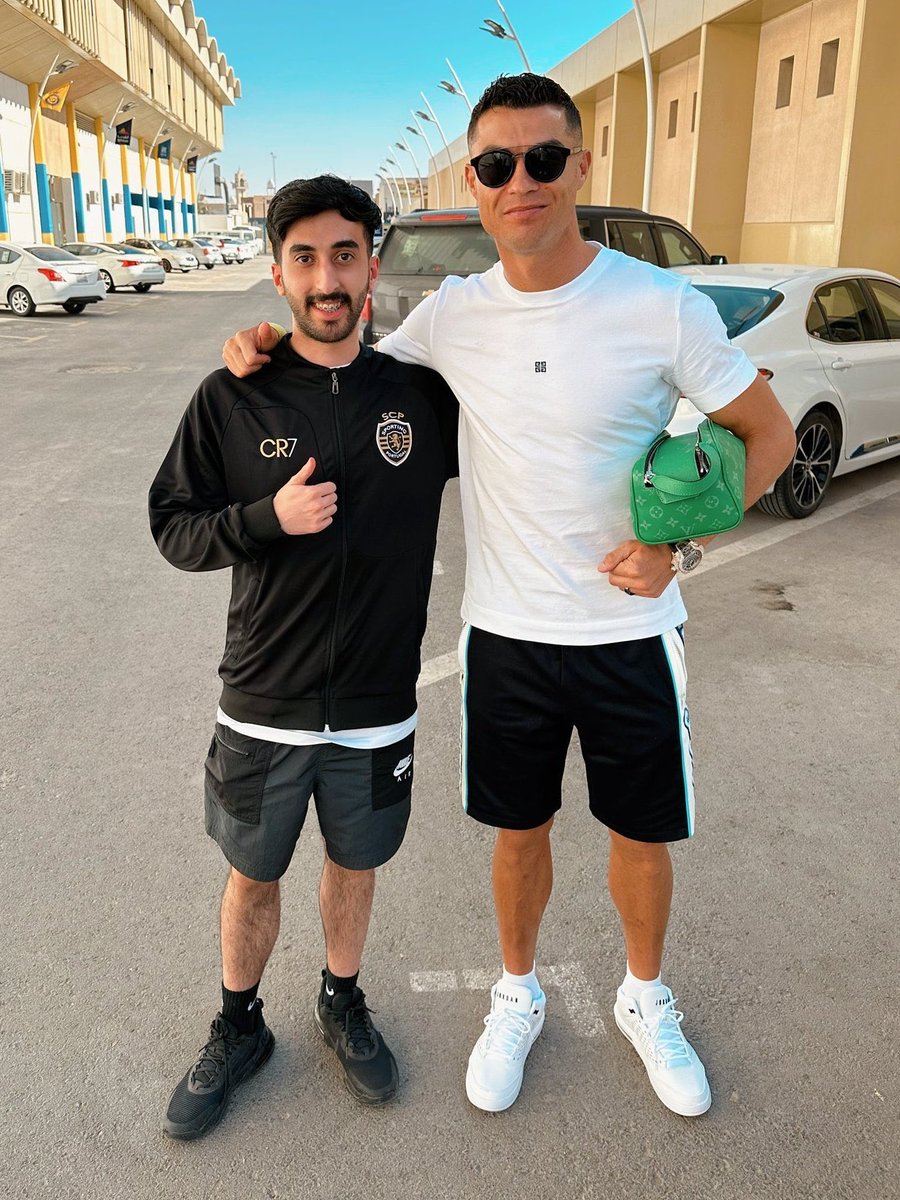 Cristiano Ronaldo with a fan ❤️