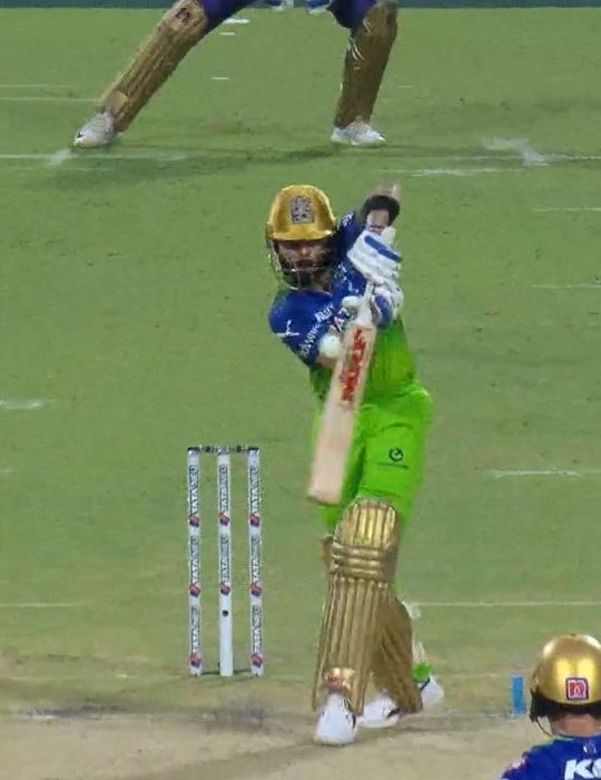 Feel for him 💔
This was clear a no ball
#RCBvsKKR #KKRvRCB #ViratKohli
#KKRvRCB #ViratKohli𓃵 #T20WorldCup #BCCI #cricketfans #noball #IPL2024 #IPL2024live