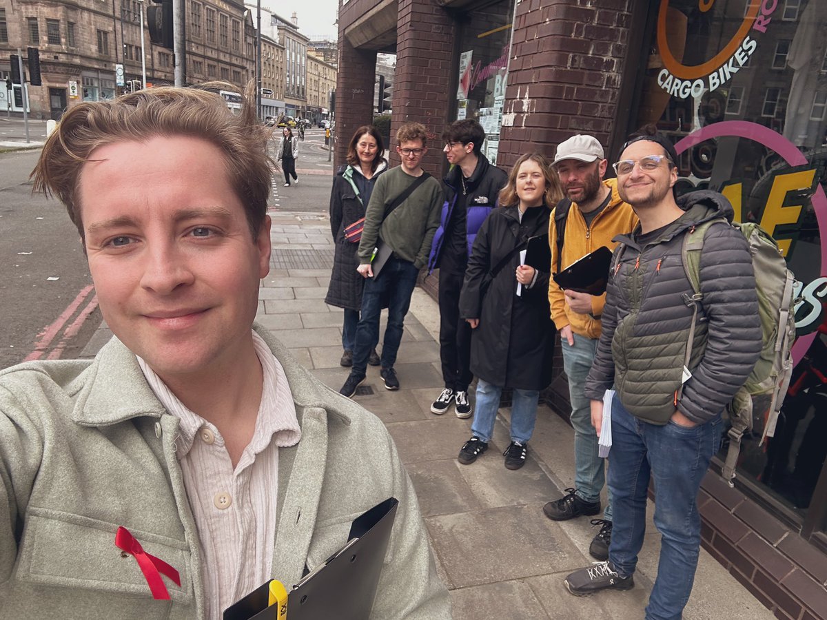 Team @EdinCentralSNP out in Tollcross this morning 🙂 🗳️