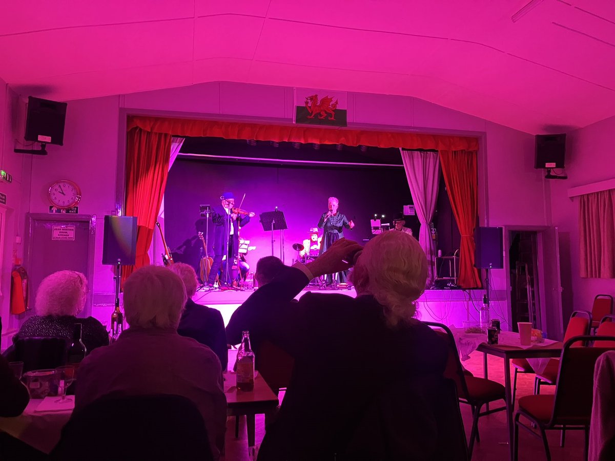 Groovy night supporting local bands last night at Bancyfelin Village Hall, including folk-metal combo Rookery Lane showcasing a heady broth of psychedelic neo-folk & industrial-sea-shanties. Nice.