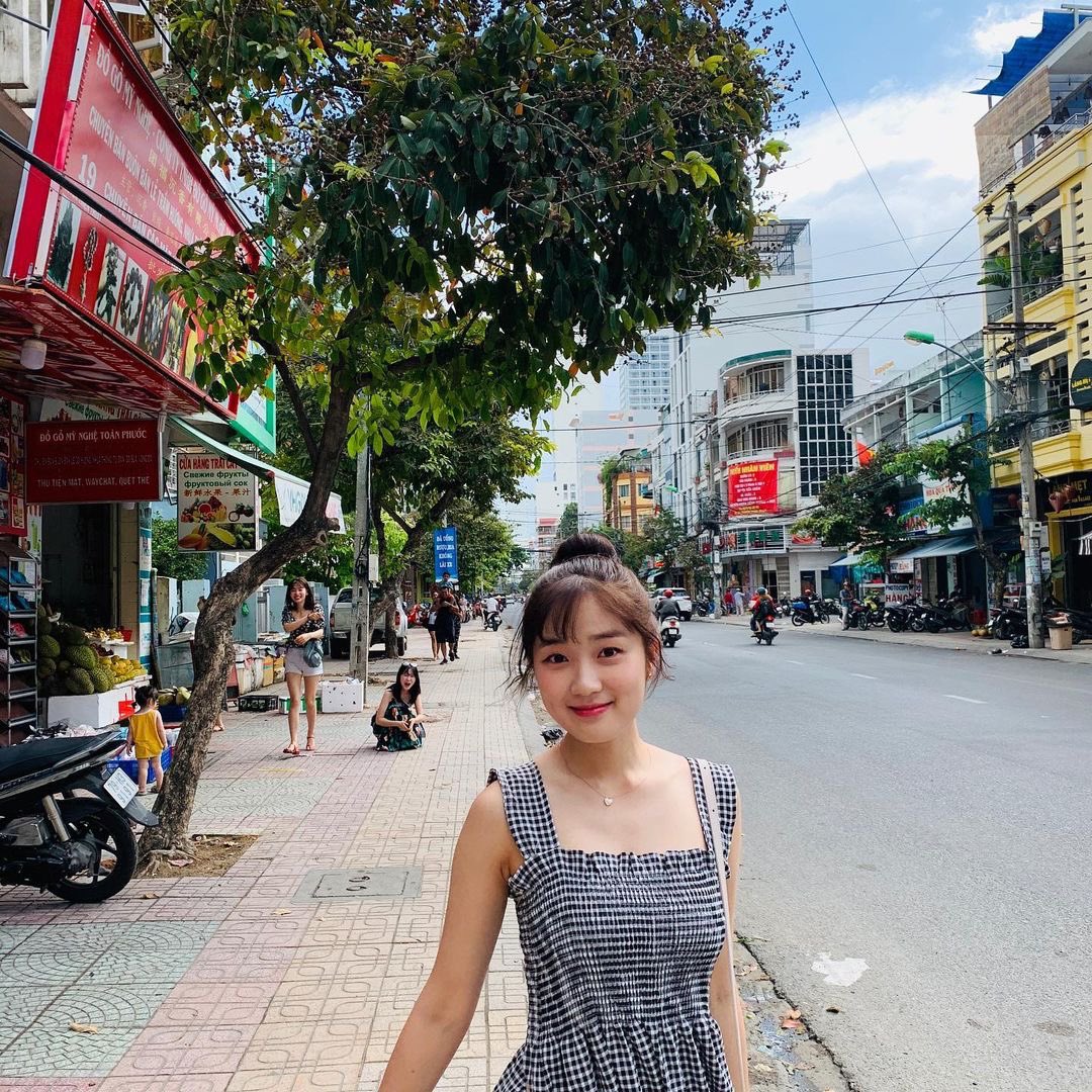 Oh Byeon Woo Seok nim is here in Nha Trang, Vietnam right now. Hye Yoon came to Nha Trang as well 4 years ago in 2020, let me miss my baby first time came to my country 🥹 (btw, fun fact is the day she came to Vietnam also is the day our fanbase was born 💗) 

#KimHyeYoon #김혜윤