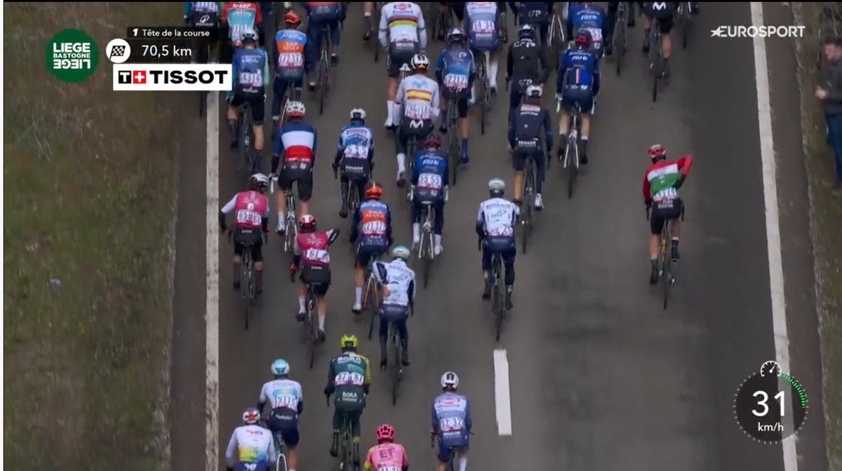 Jonction au sein du peloton avec le retour de Ion Izagirre 👊 #LBL